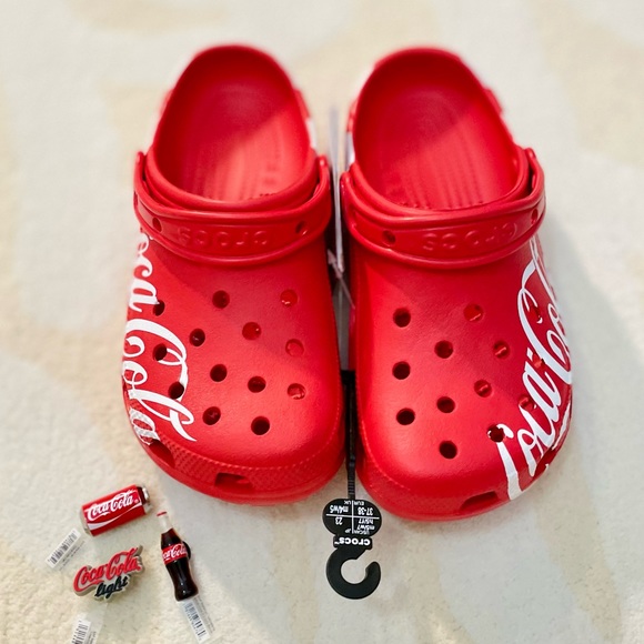 NWT Classic Coca-Cola X Crocs Clogs Red M5 W7 and M6 W8 & 3 Authentic Jibbitz - Picture 2 of 16
